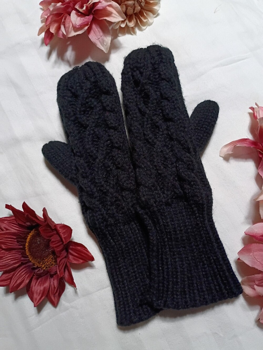 Source Unknown Black Knit Fingerless Gloves